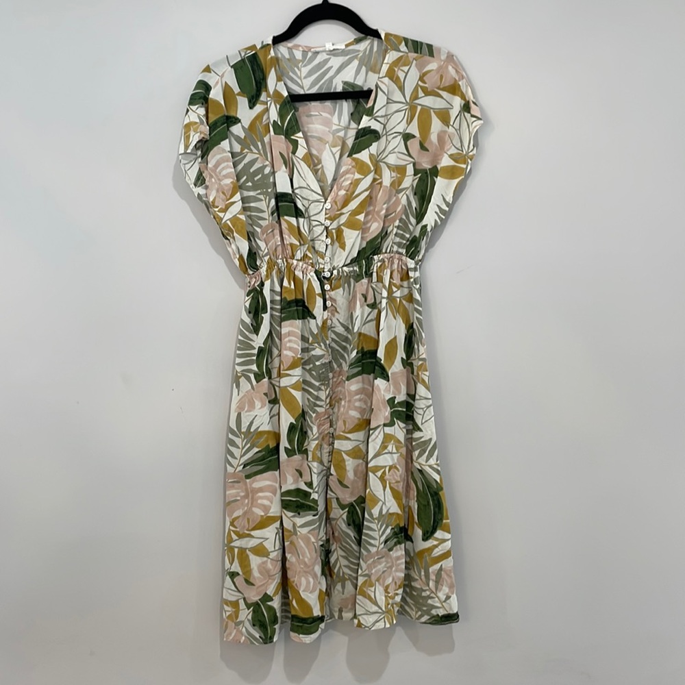 Buttons down, cinched waist midi dress - tropical/floral print